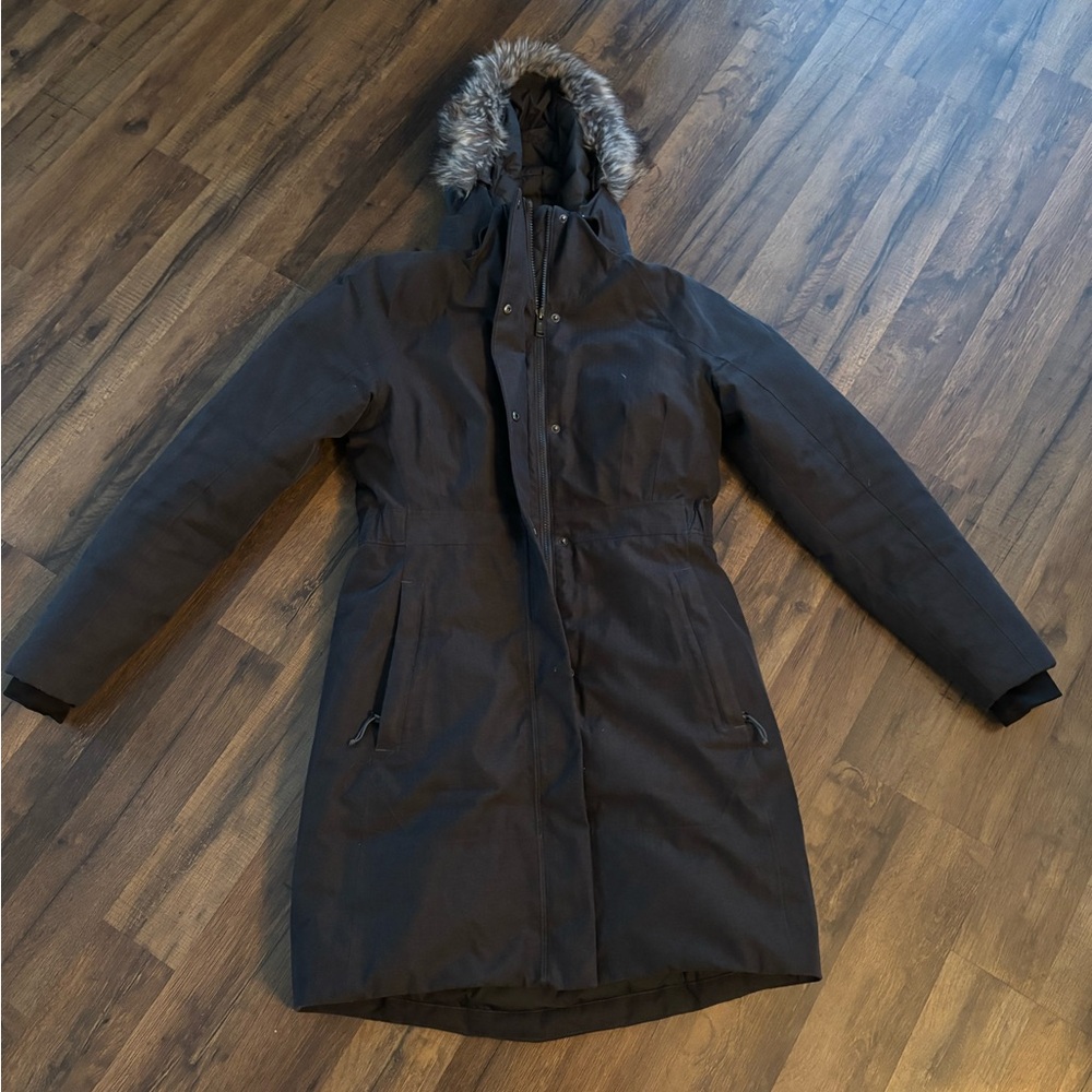 The North face- Women’s hooded down parka